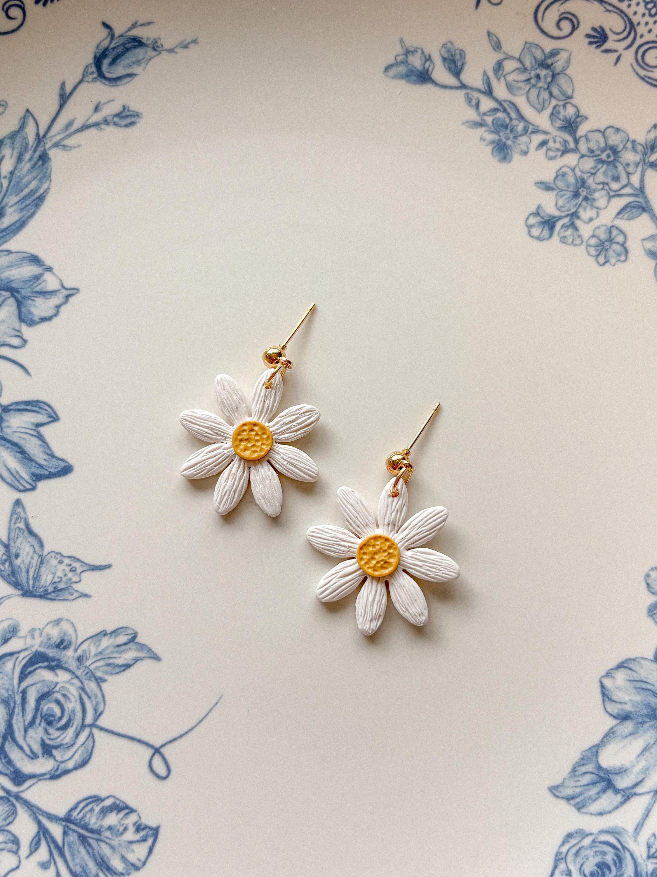 Daisy Ball Post Earrings